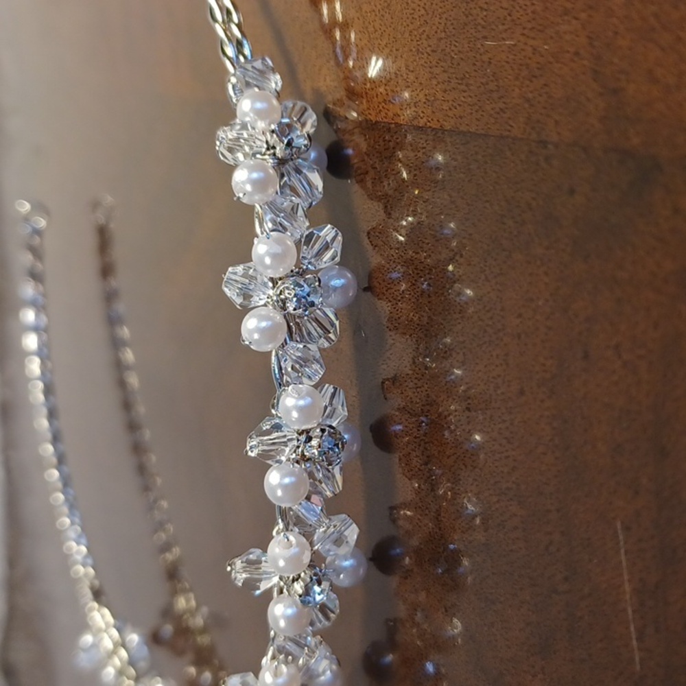 NEW. Bridal Headwear / Bride Wedding accessory 5723
